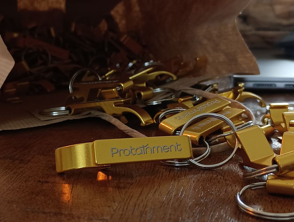 Flesopeners met logo voor Protainment - De Knutselier