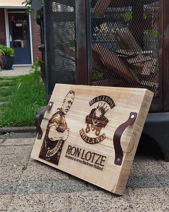 Een borrelplank met foto, logo en een eigen karakter - De Knutselier