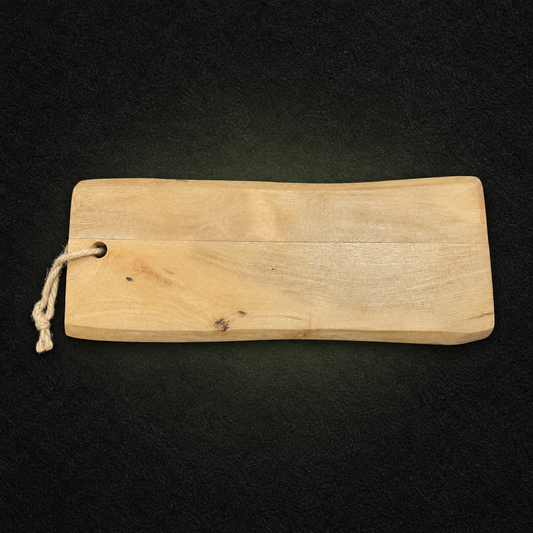 Mangohouten borrelplank met touwtje van circa 40 × 15 cm