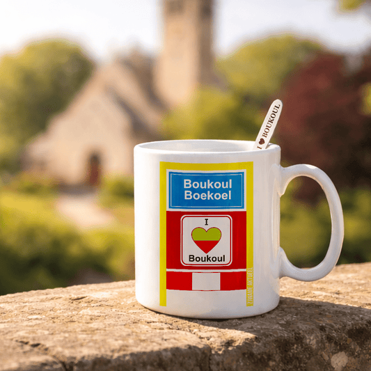 Mok incl. lepel met straatnaambord – Boukoul - De Knutselier
