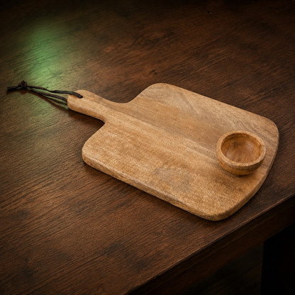 Plank Lieske op een houten tafel met groene lichtspot