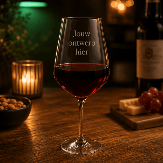 Rood wijnglas met persoonlijke gravure 530 ml - De Knutselier